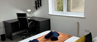 Luxury 8-Bed House | All En-Suite | Free Parking