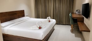 Superior Room | Desk, laptop workspace, soundproofing, free WiFi - Sreya Palace - Tiruvannamalai (Tiruvannamalai)