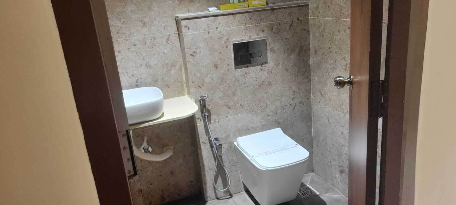 Habitación superior | Baño | Artículos de higiene personal gratuitos, toallas, jabón y champú