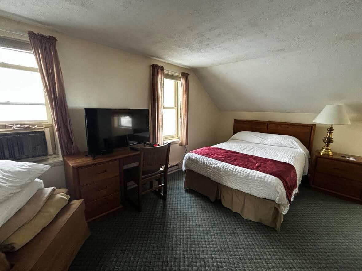 WiFi, bed sheets