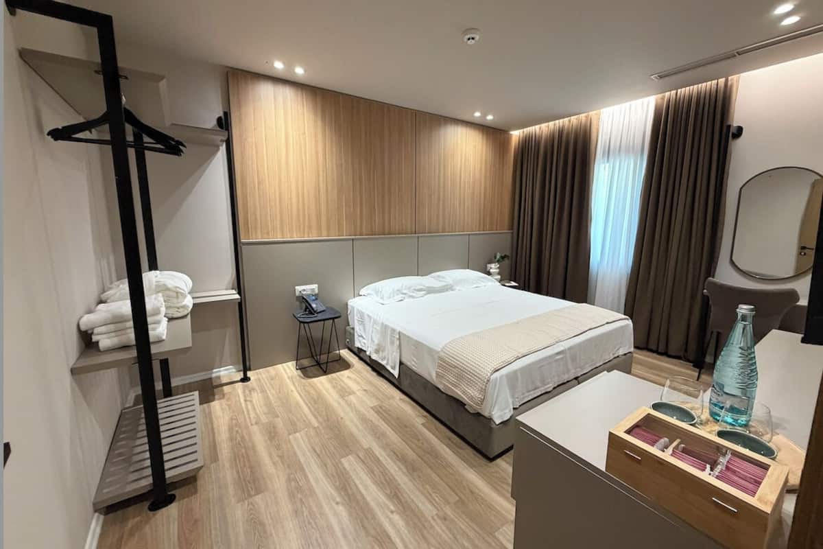 Deluxe Double Room, Mountain View | Desk, laptop workspace, blackout curtains, iron/ironing board