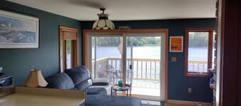 2-bdrm house in beautiful Boothbay! A perfect location for relaxing getaways!