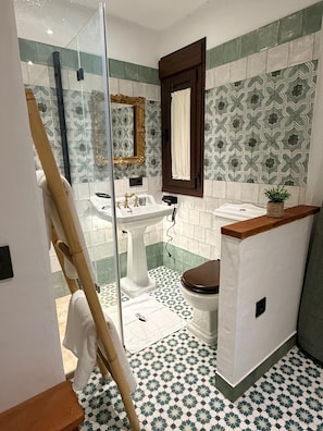 Bathroom - (Setenil de las Bodegas)