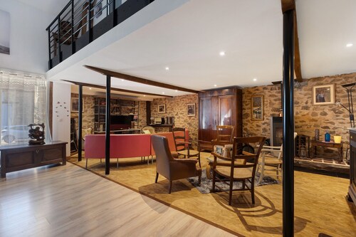 Red and Yellow Rooms, Table d'Hôte with Terrace, Shared Garden and Wi-Fi