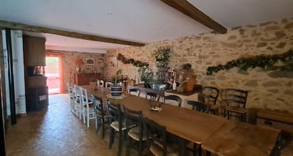 Green Room, Table d'Hôte with Terrace, Shared Garden, and Wi-Fi