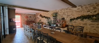 Green Room, Table d'Hôte with Terrace, Shared Garden, and Wi-Fi