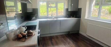Dishwasher, cookware/dishes/utensils