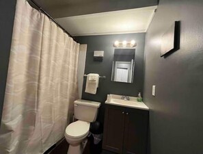 Hair dryer, towels, toilet paper - Modern & Cozy Oasis @ Bailey Court #3 (El Dorado)
