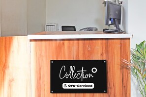 Quầy tiếp tân