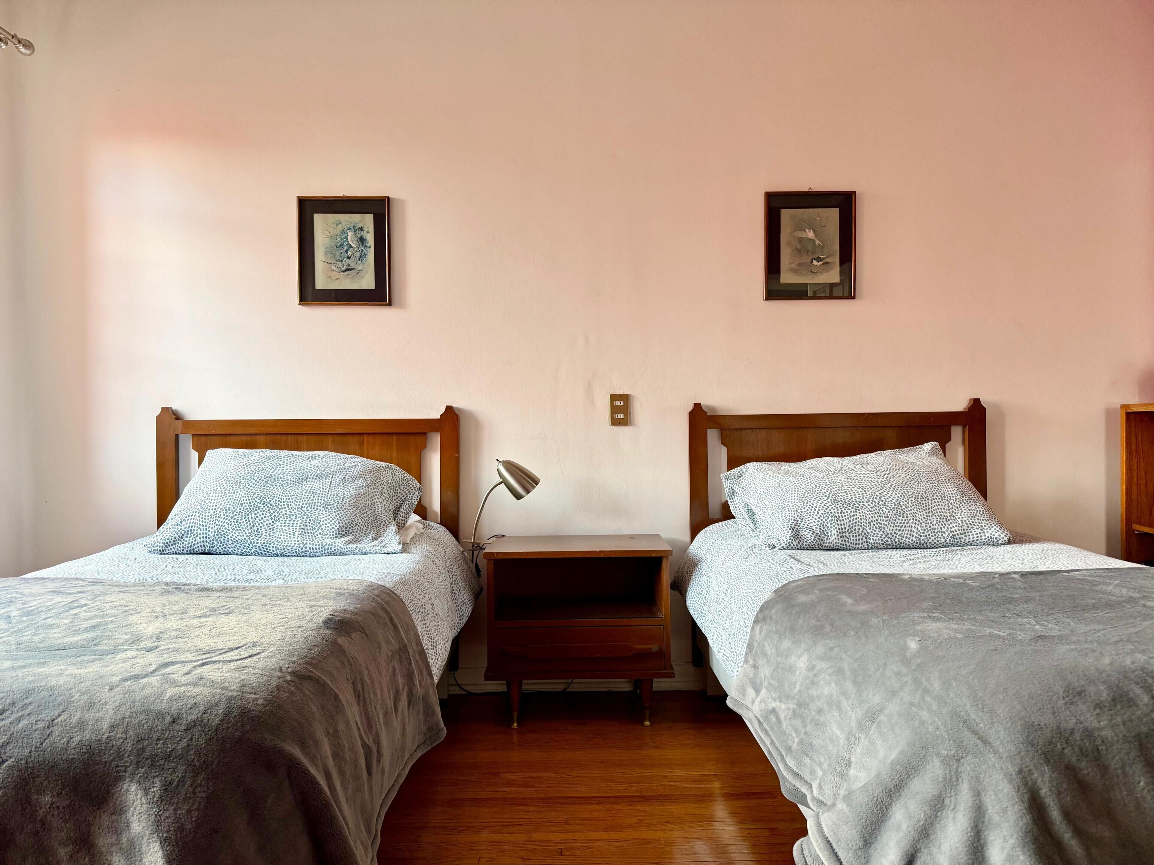 5 bedrooms, iron/ironing board, WiFi, bed sheets