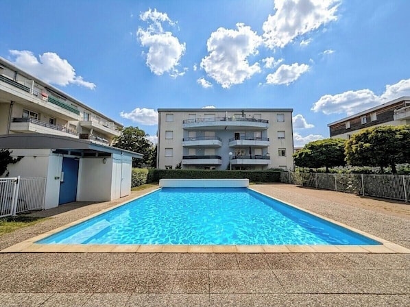 Pool - 2-Bedroom Apartment at Les Jardins d'Europe with Pool *Balcony* (Strasbourg)