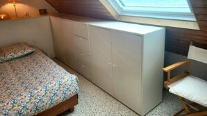 3 bedrooms, iron/ironing board, WiFi