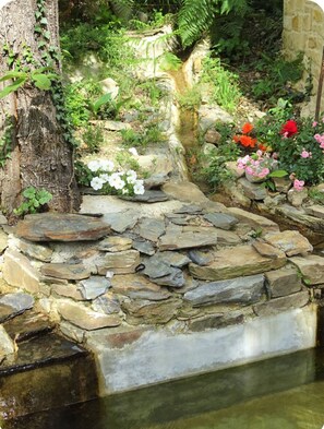 Property grounds - House in the heart of nature (Gabriac)
