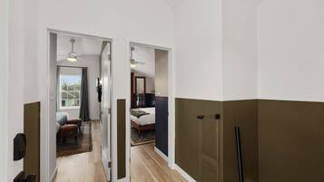 3 slaapkamers, een bureau, een strijkplank/strijkijzer, gratis wifi