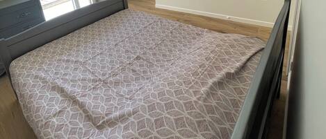4 bedrooms, bed sheets