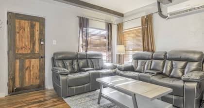 Pet-Friendly 2BR Near Garden of the Gods | 2 Baths + Parking
