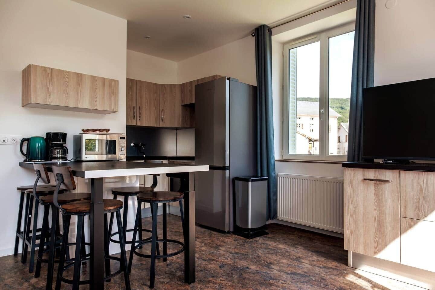 Kaffetrakter/tekoker, kjøleskap, mikrobølgeovn og ovn