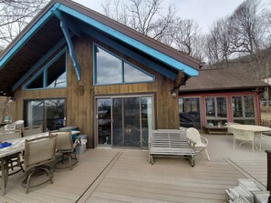 Outdoor dining - 3 bedroom house on 3.5 acres of waterfront property in McGregor IA (McGregor)