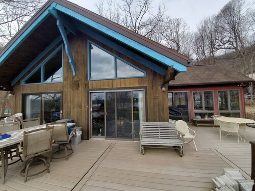 3 bedroom house on 3.5 acres of waterfront property in McGregor IA