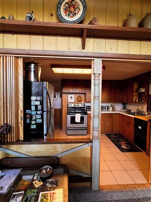Private kitchen - 3 bedroom house on 3.5 acres of waterfront property in McGregor IA (McGregor)