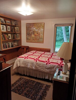 Room - 3 bedroom house on 3.5 acres of waterfront property in McGregor IA (McGregor)