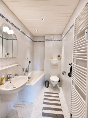 Bathroom - Vrbo Property (Schönwald im Schwarzwald)