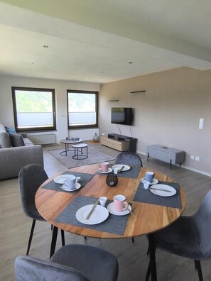 Dining - Vrbo Property (Neumagen-Dhron)