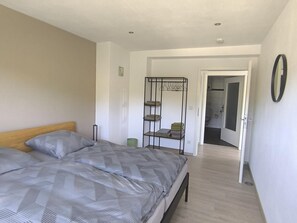 Room - Vrbo Property (Neumagen-Dhron)