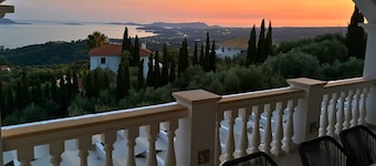 Villa Mandola, exclusive dream villa with pool and sea views in Finikounda