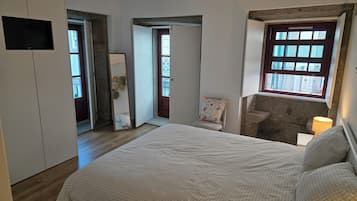 1 habitación, tabla de planchar con plancha, wifi y ropa de cama