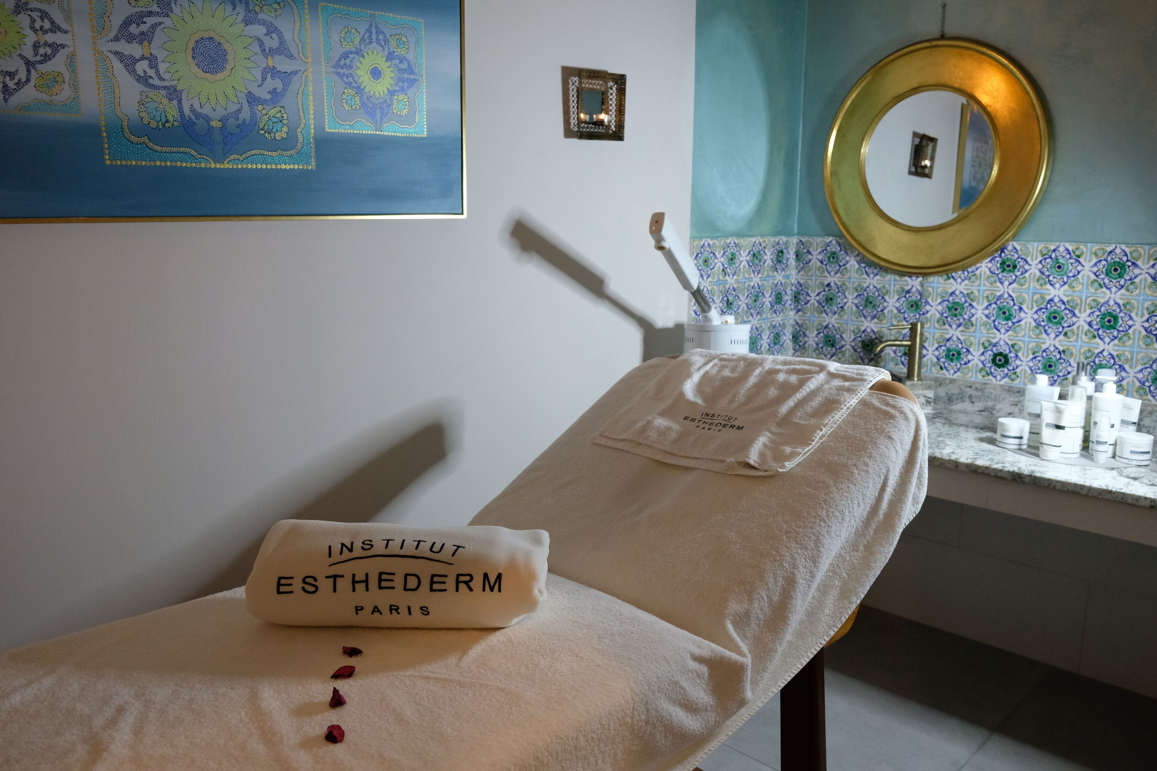Sauna, hot tub, steam room, Turkish bath, body treatments, mud baths
