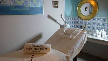 Sauna, hot tub, steam room, Turkish bath, body treatments, mud baths