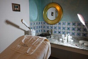 Sauna, tina de hidromasaje, baño de vapor y baño turco o hammam