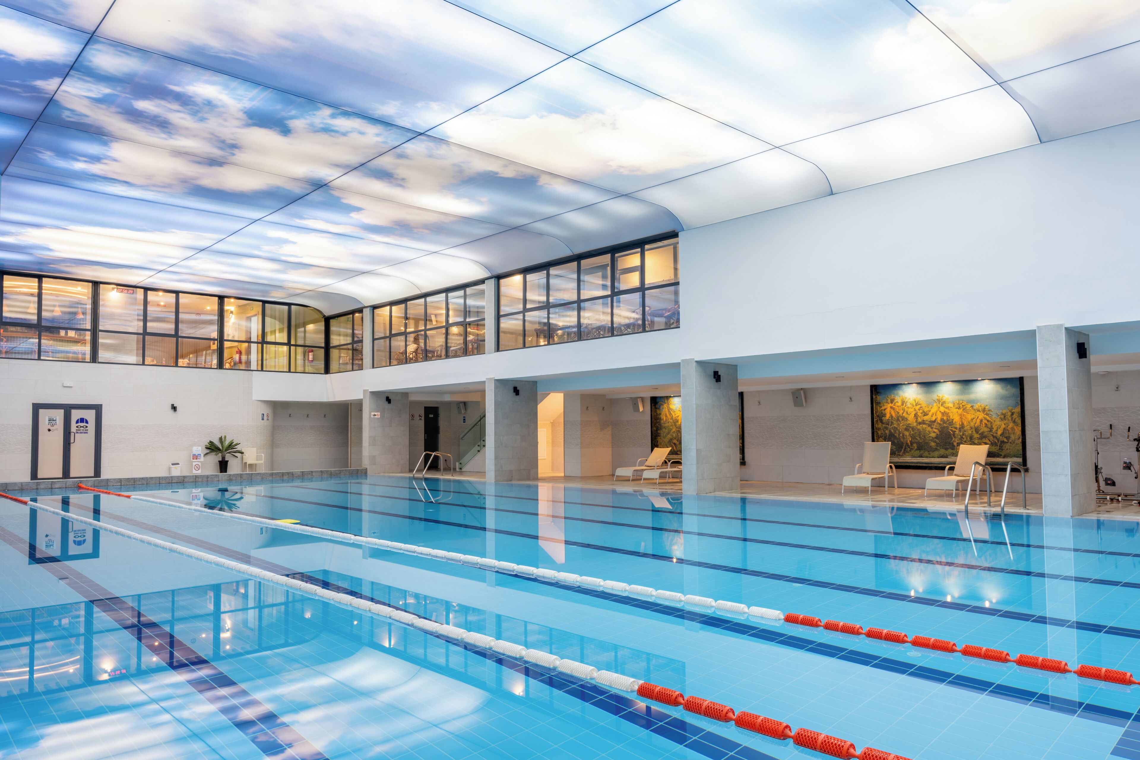 Una piscina techada