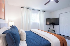 2 bedrooms, iron/ironing board, WiFi (free), bed sheets - The Hemingway, Walk to Campus by Velvet Ditch Villas (Oxford)