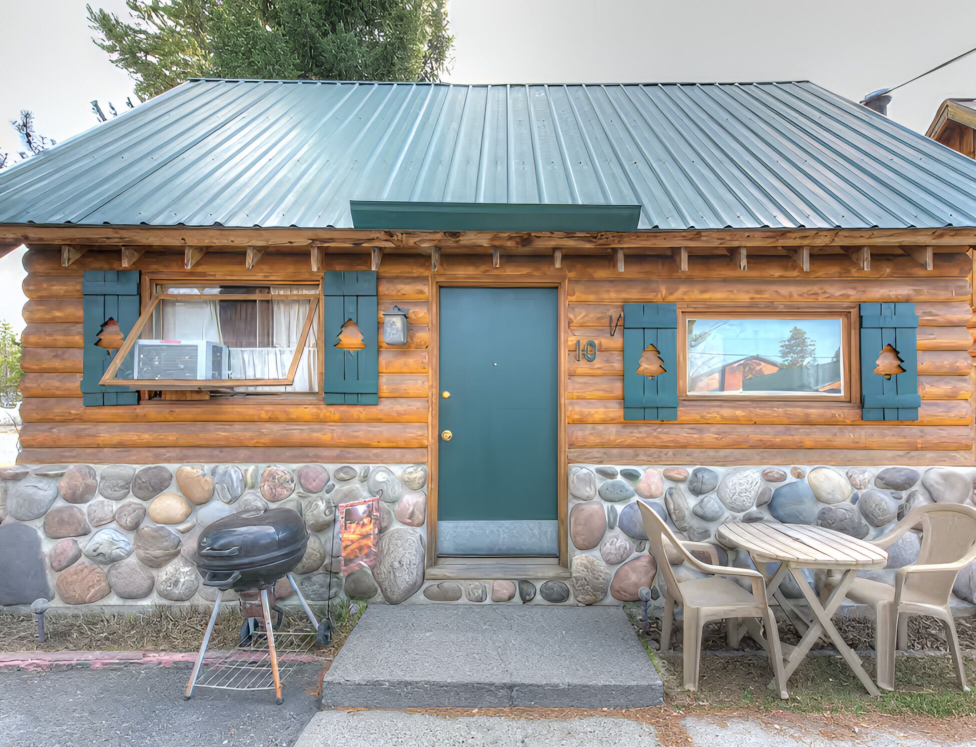 Cabin | Exterior