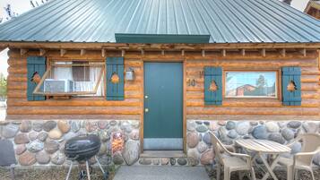 Cabin | Exterior