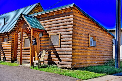 Yellowstone Inn