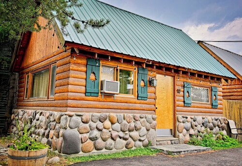 Yellowstone Inn