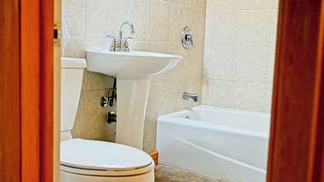 Standard Double Room | Bathroom | Free toiletries, hair dryer, towels, soap