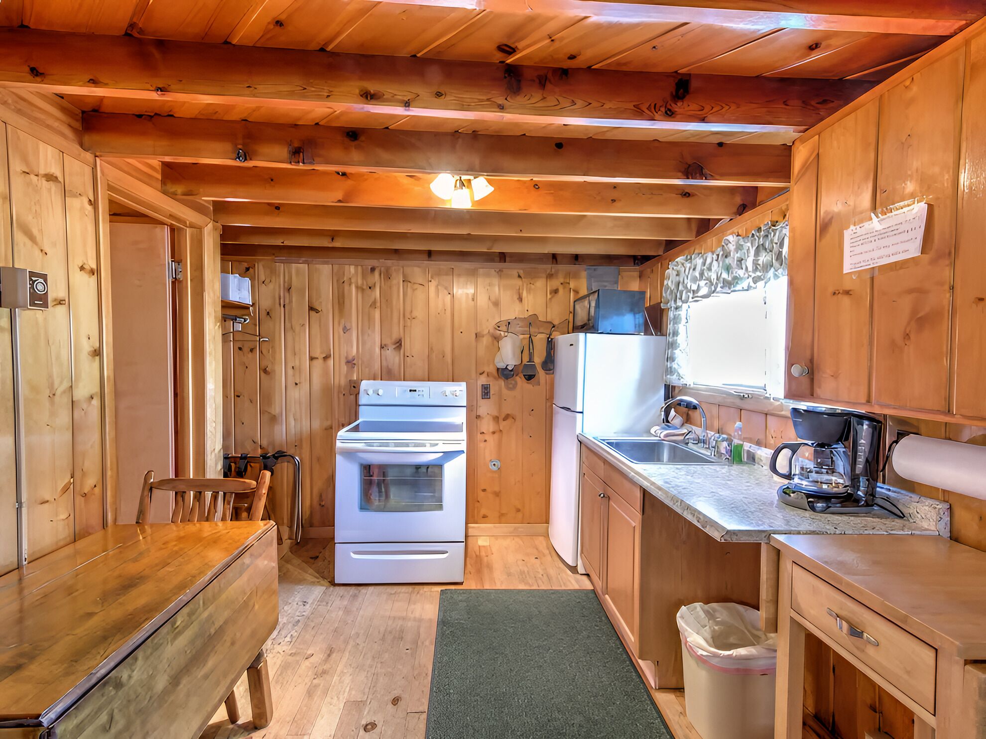 Cabin | Private kitchen | Coffee/tea maker, mini-fridge, microwave, electric kettle