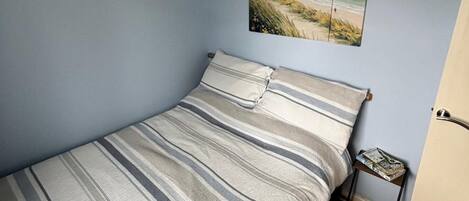 2 chambres, fer et planche à repasser, draps fournis