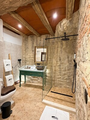 Bathroom - Vrbo Property (Setenil de las Bodegas)