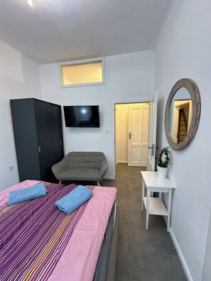 Room - Cozy Karlín 2BR Loft III Metro 1 Min (prague)