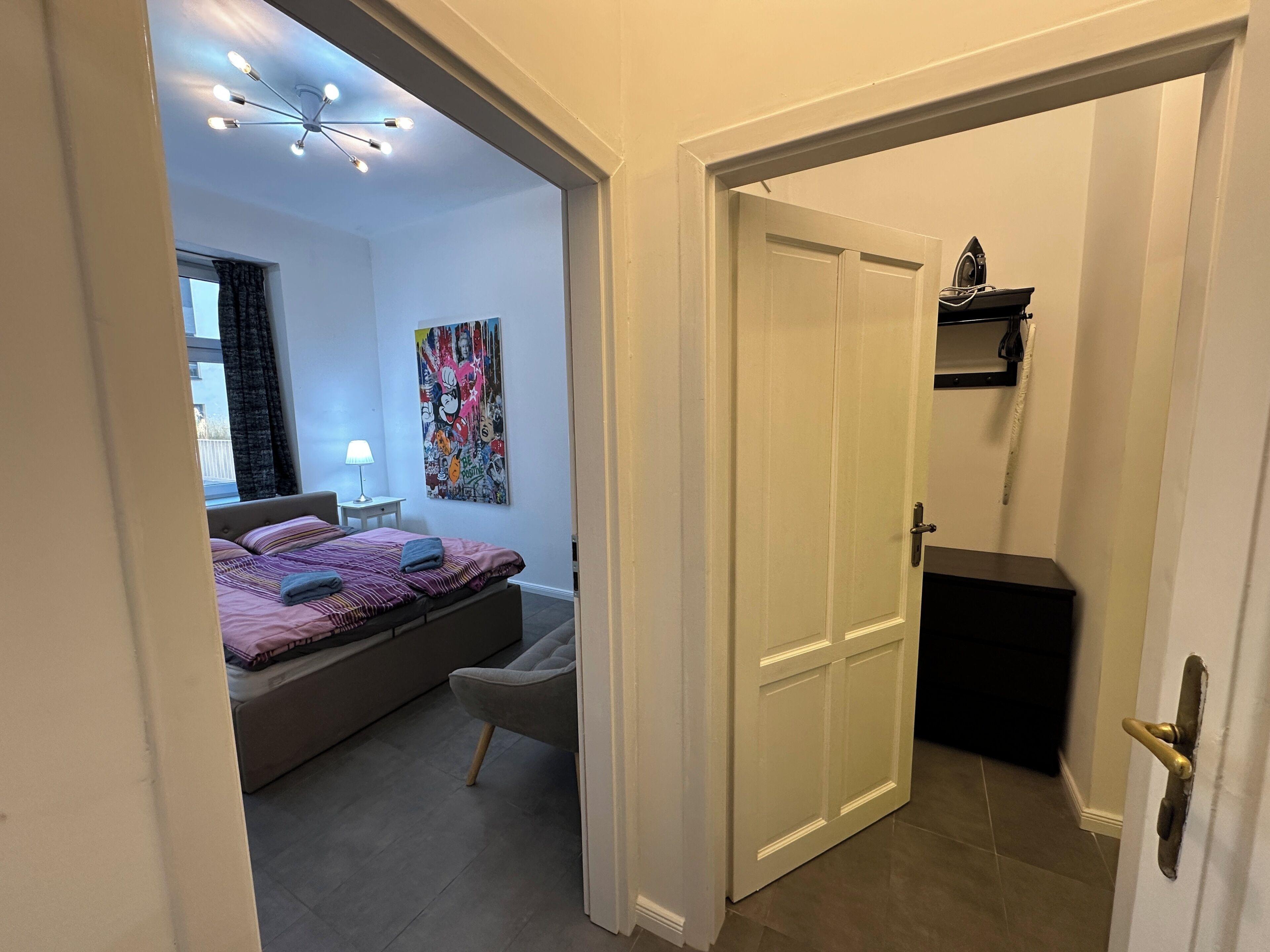 2 slaapkamers, een strijkplank/strijkijzer, reisbedje, gratis wifi