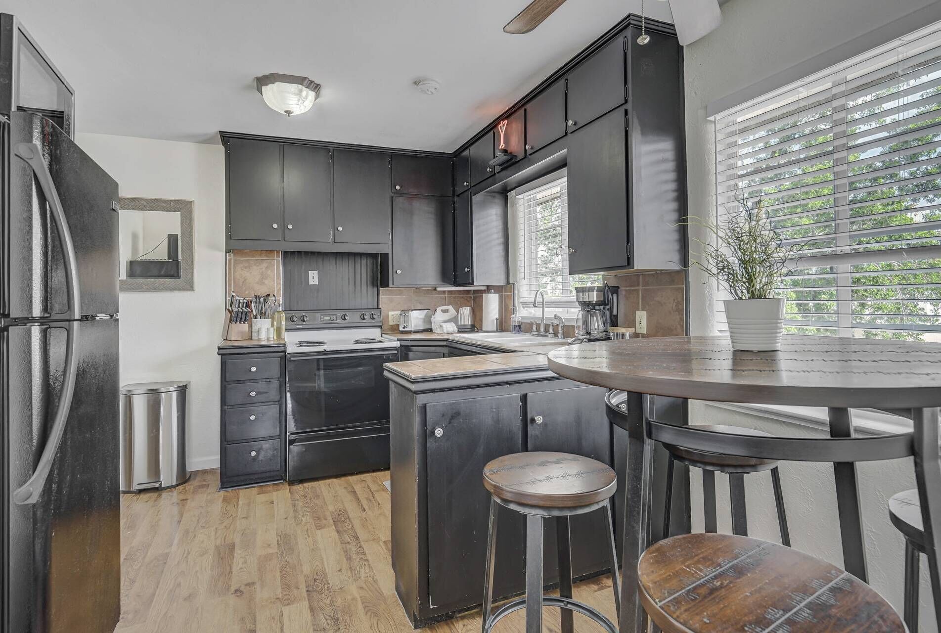 Coffee/tea maker, fridge, microwave, dining tables