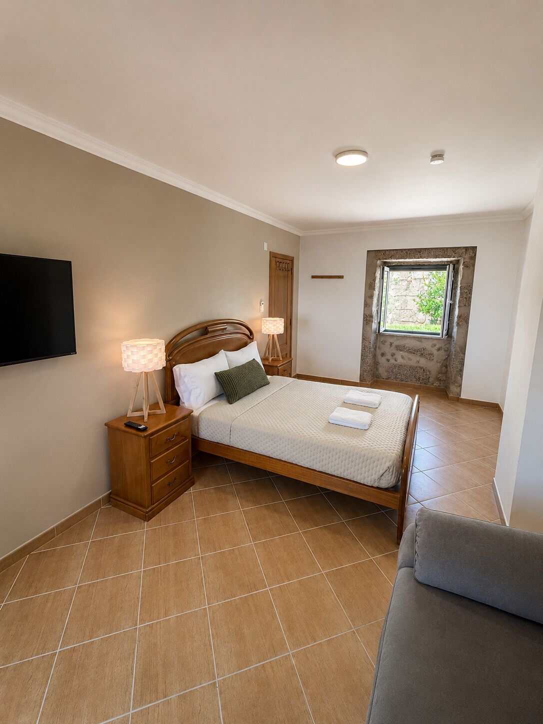 3 quartos, Wi-Fi de cortesia, roupa de cama