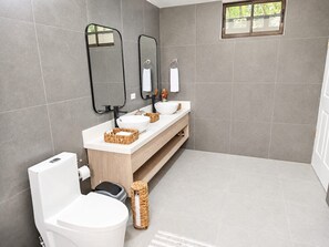 Bruser, håndklæder, Sæbe, Toiletpapir