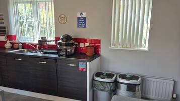 Room, 1 Bedroom, Accessible | Living room