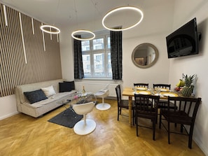 Dining - Bright Karlín 2BR  III  Metro 1 Min  III  Elevator (Hlavní město Praha)